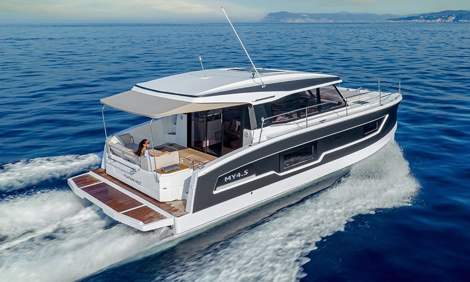 New Power Catamaran for Sale 2024 MY4.S Boat Highlights