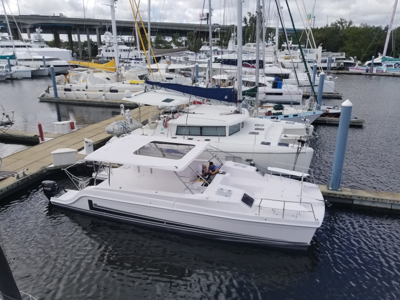 Used Power Catamaran for Sale 2018 Freestyle 399 Power Boat Highlights