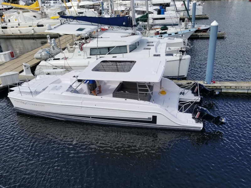 Used Power Catamaran for Sale 2018 Freestyle 399 Power Boat Highlights