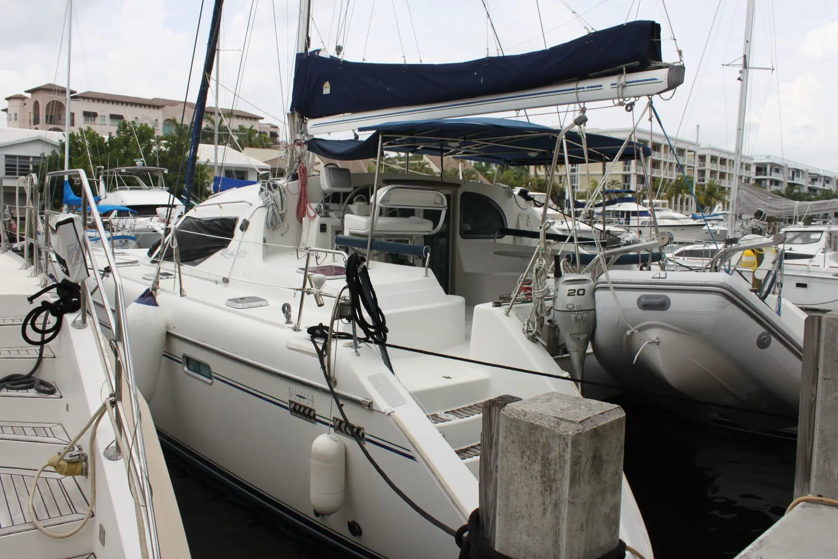 Used Sail Catamaran for Sale 2001 Privilege 435 Boat Highlights