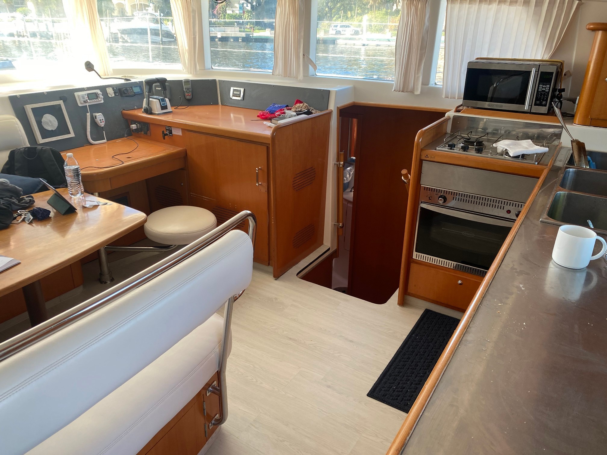 Used Sail Catamaran for Sale 2007 Lagoon 440 Layout & Accommodations