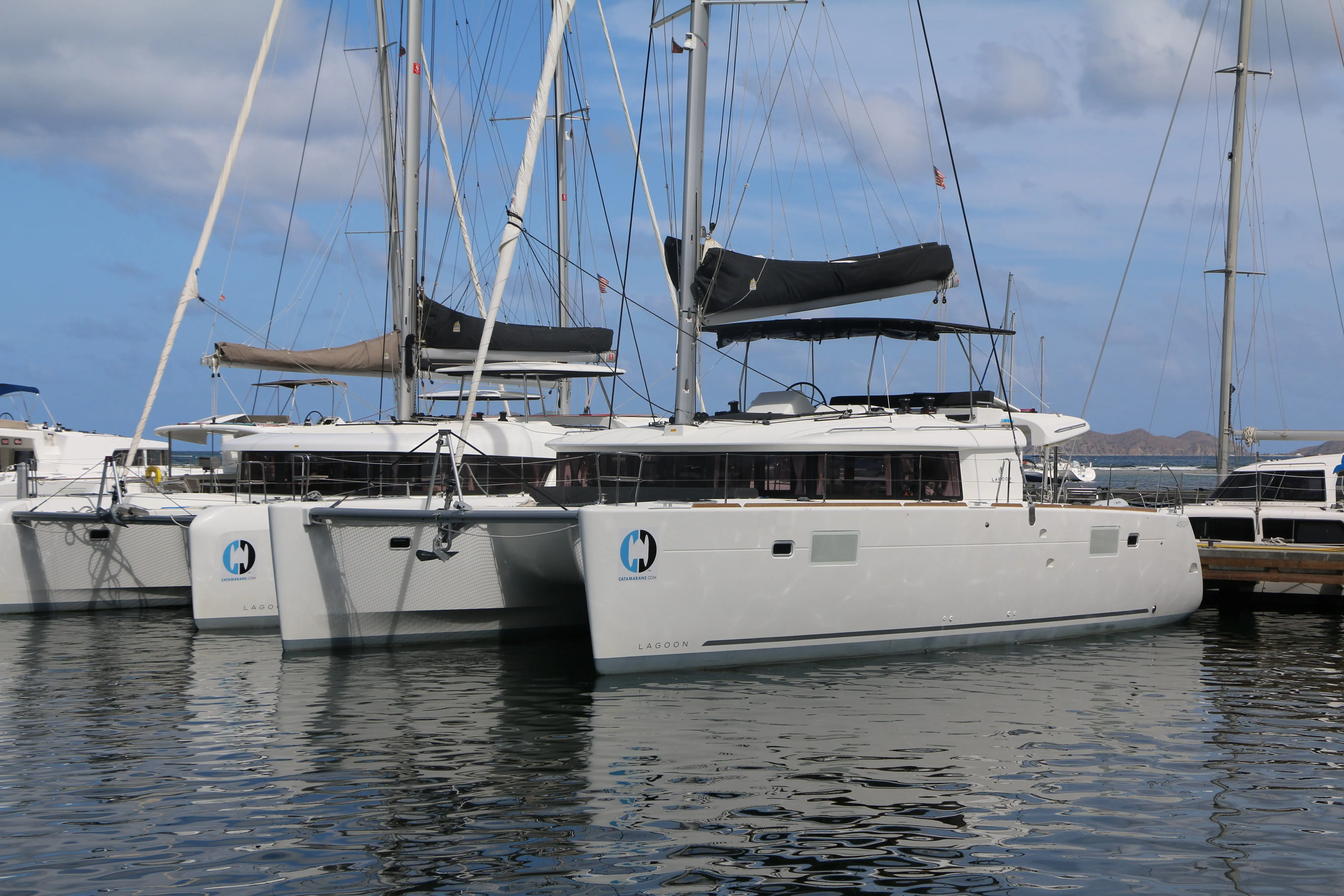 OCEAN FELINE Sail Lagoon 450