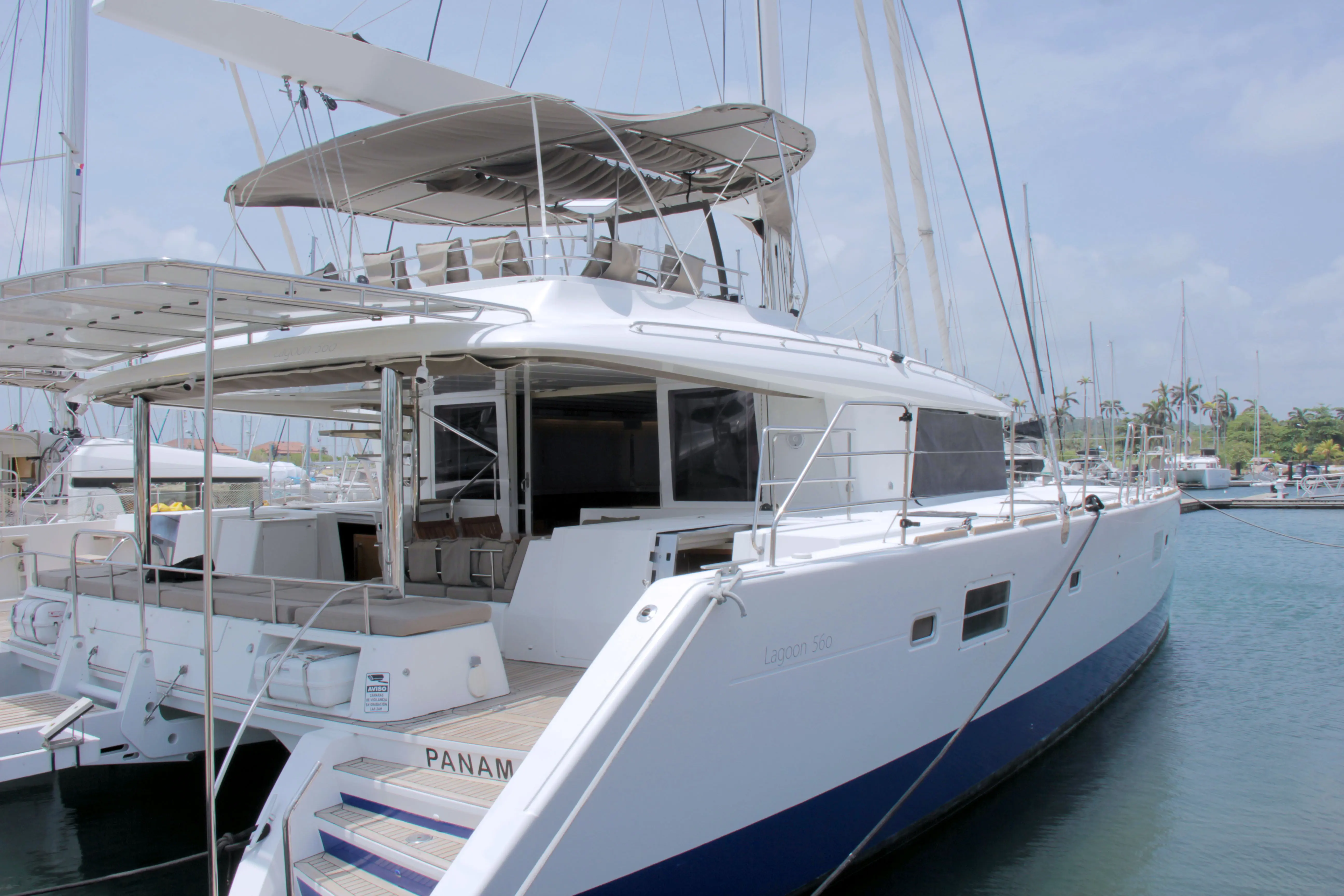 LIBERTE Sail Lagoon 560