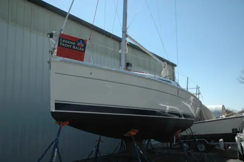 Used Sail Monohull for Sale 2013 Hunter 27 Boat Highlights