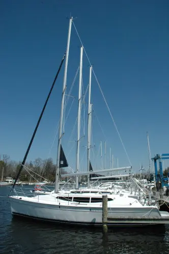 New Sail Monohull for Sale 2013 Hunter 33 Boat Highlights