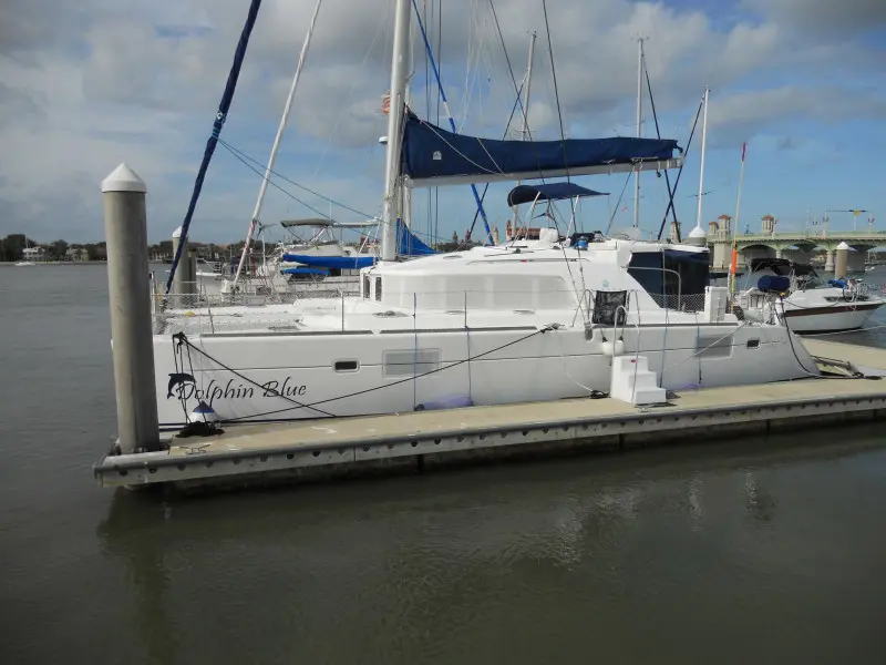 DOLPHIN BLUE Sail Lagoon 440