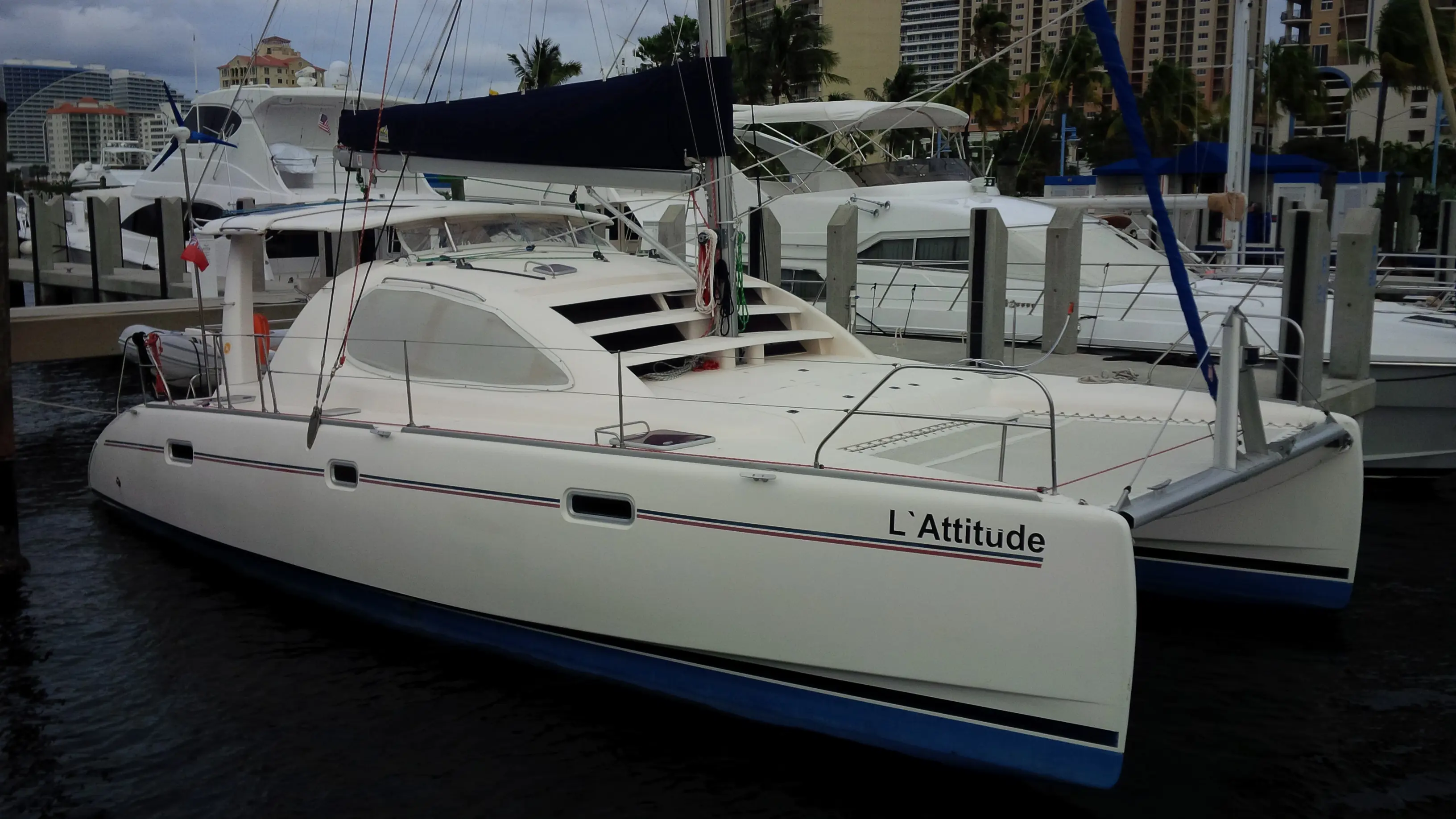 L'ATTITUDE Sail Leopard 40