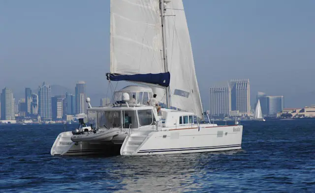 MOONSPINNER Sail Lagoon 440