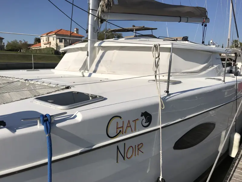 CHAT NOIR Sail Helia 44