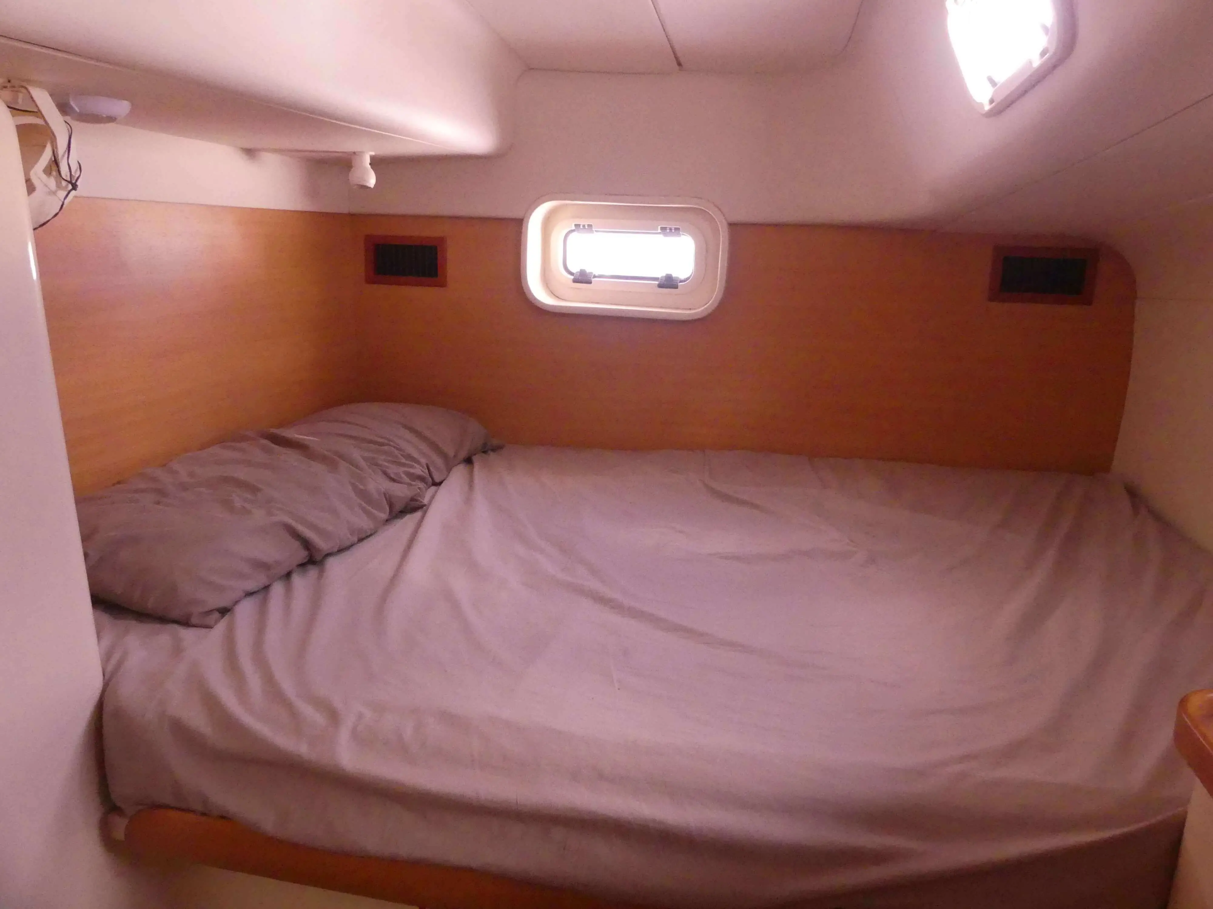 Used Sail Catamaran for Sale 2006 Leopard 43  Layout & Accommodations Image Gallery